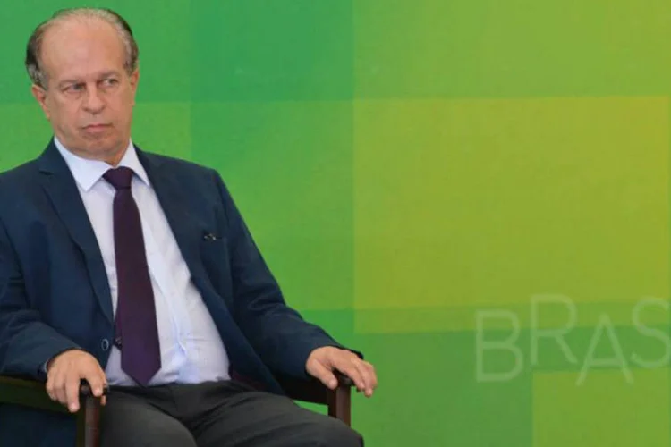 
	O ministro da Educa&ccedil;&atilde;o, Renato Janine Ribeiro: segundo o ministro, o custo dos novos contratos do Fies no primeiro semestre somou R$ 2,5 bilh&otilde;es
 (Antonio Cruz/ABr)