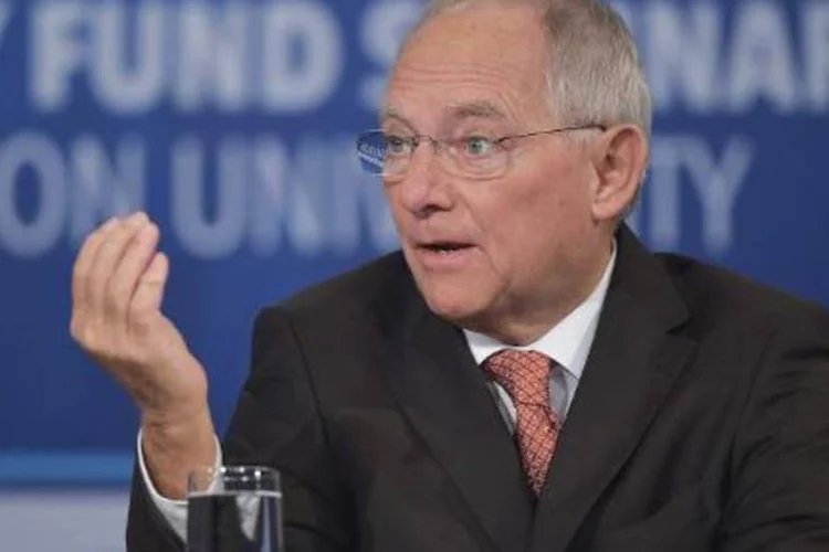 
	O ministro das Finan&ccedil;as alem&atilde;o, Wolfgang Sch&auml;uble: o encontro antecede a c&uacute;pula do fim da tarde, que reunir&aacute; os chefes de Estado e de governo dos pa&iacute;ses que partilham a moeda &uacute;nica
 (Mandel Ngan/AFP)