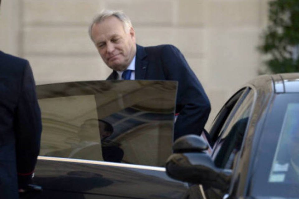 Primeiro-ministro da França apresenta renúncia