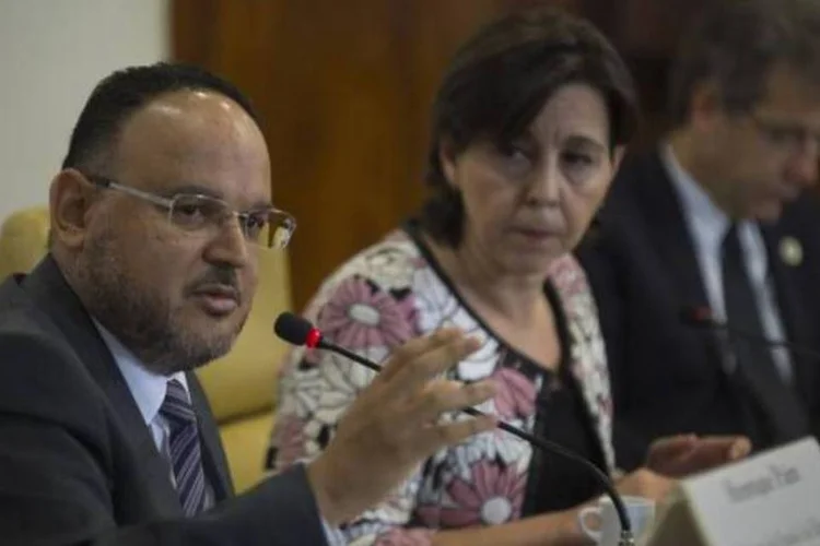 Os ministros, Arthur Chioro, da Saúde; Tereza Campello, do Desenvolvimento Social e Henrique Paim, da Educação, dão entrevista coletiva sobre o Relatório de Desenvolvimento Humano 2014 (Marcelo Camargo/Agência Brasil)