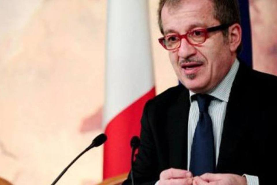 França e Itália vão patrulhar litoral tunisiano contra imigração