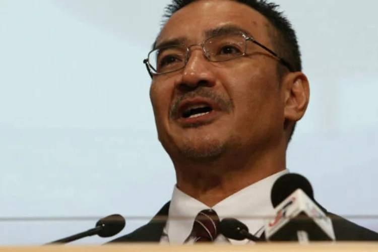 Ministro da Defesa e interino de Transporte da Malásia, Hishamudin Hussein: operações de rastreamento também foram suspensas em parte do corredor sul (Edgar Su/Reuters)