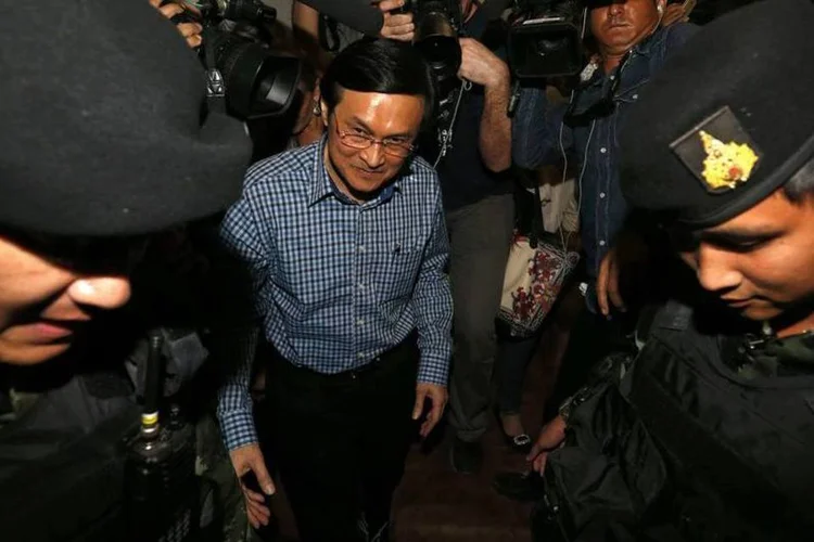 Ministro da Educação deposto, Chaturon Chaisang (C): "estou preparado para que me detenham" (Damir Sagolj/Reuters)