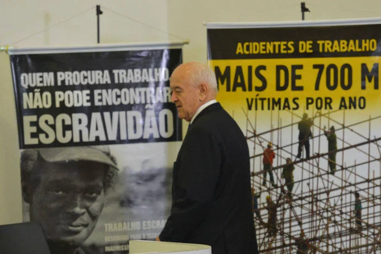 
	O ministro do Trabalho e Emprego, Manoel Dias, apresenta o balan&ccedil;o das atividades do GEFM, que atua no combate ao trabalho escravo
 (Antonio Cruz/ Agência Brasil)