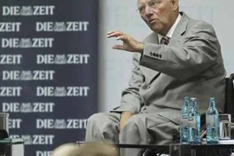 "Estamos indo bem porque estamos gradualmente cortando a grande quantidade de dívidas que fomos forçados a assumir durante a crise financeira em 2008", disse Schaeuble (Alex Domanski/Reuters)