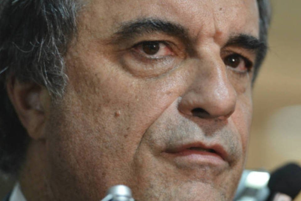Líder do PSDB pede a Cardozo que fique quieto