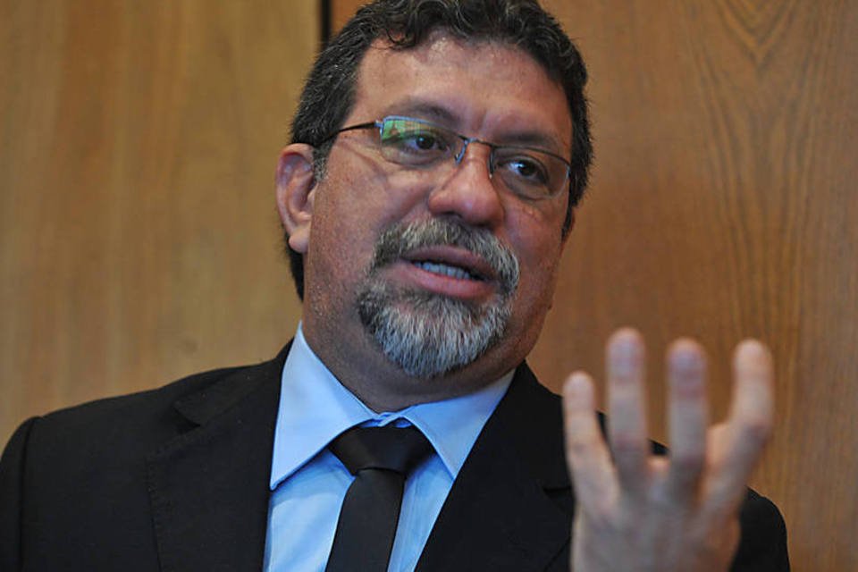 Líder do PT diz que não trabalha com hipótese de plebiscito