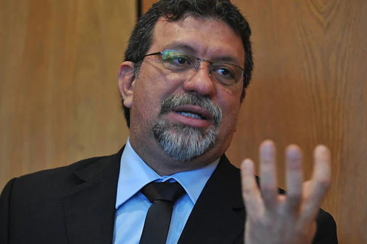
	Florence: &quot;H&aacute; mecanismos constitucionais para isso, n&atilde;o vou dizer que n&atilde;o vai acontecer, agora essa n&atilde;o &eacute; a l&oacute;gica da lideran&ccedil;a do PT na C&acirc;mara&quot;
 (Agência Brasil)