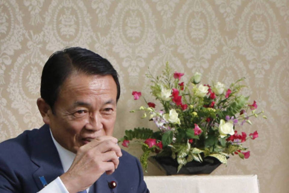 Novo governo japonês quer acalmar preocupação sobre finanças