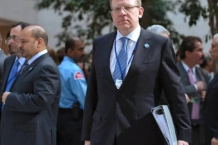 Ministro das Finanças da Rússia, Alexei Kudrinquer quer o aumento do consumo de cigarro e álcool porque os produtos são taxados (AFP/Mandel Ngan)