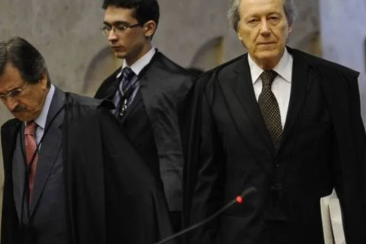 
	Os ministros do Supremo Tribunal Federal (STF): depois de Lewandowski, os demais oito ministros ainda ler&atilde;o seus votos sobre os 23 r&eacute;us desta quarta parte do processo
 (Fabio Rodrigues Pozzebom/Agência Brasil)