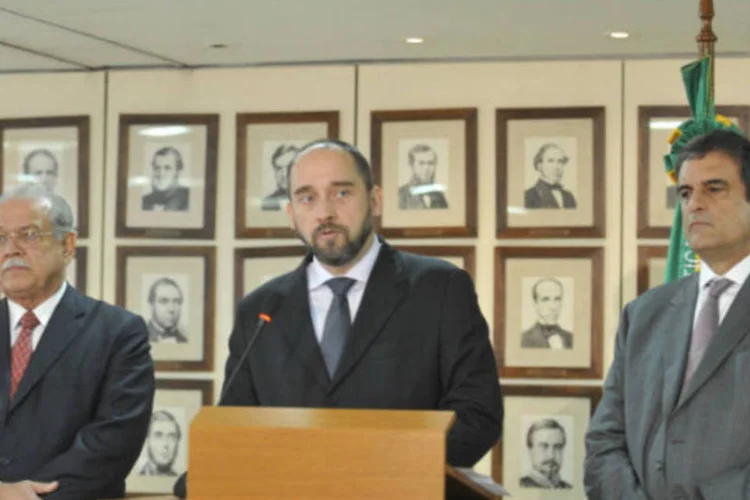 O ministro dos Transportes, César Borges, o advogado-geral da União, Luís Inácio Adams, e o ministro da Justiça, José Eduardo Cardozo (Agência Brasil)