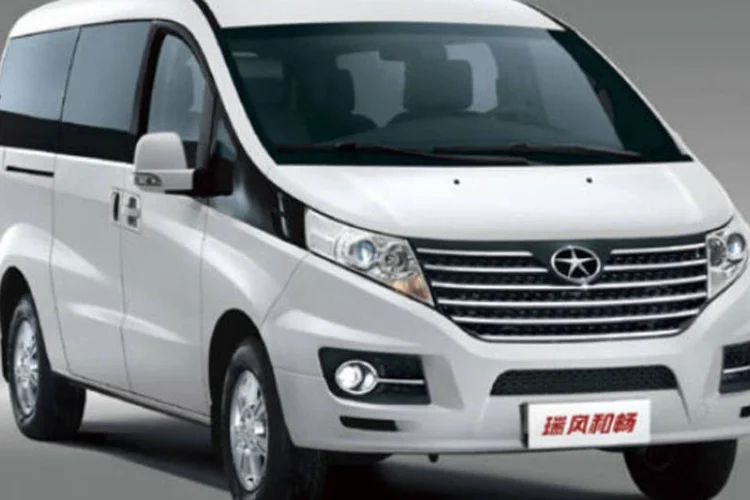 Minivan é maior que o J6, podendo levar até oito passageiros (Divulgação)