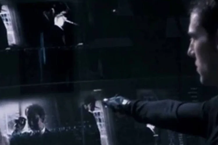 Cena do filme Minority Report (2002) e que retrata policiais com o poder de prever crimes antes que aconteçam (Divulgação)