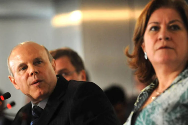 Mantega e Belchior detalham os cortes, que, em sua maioria, não são permanentes (Wilson Dias/Agência Brasil)