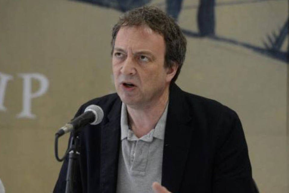 “O dono do morro é o presidente da favela”, diz escritor
