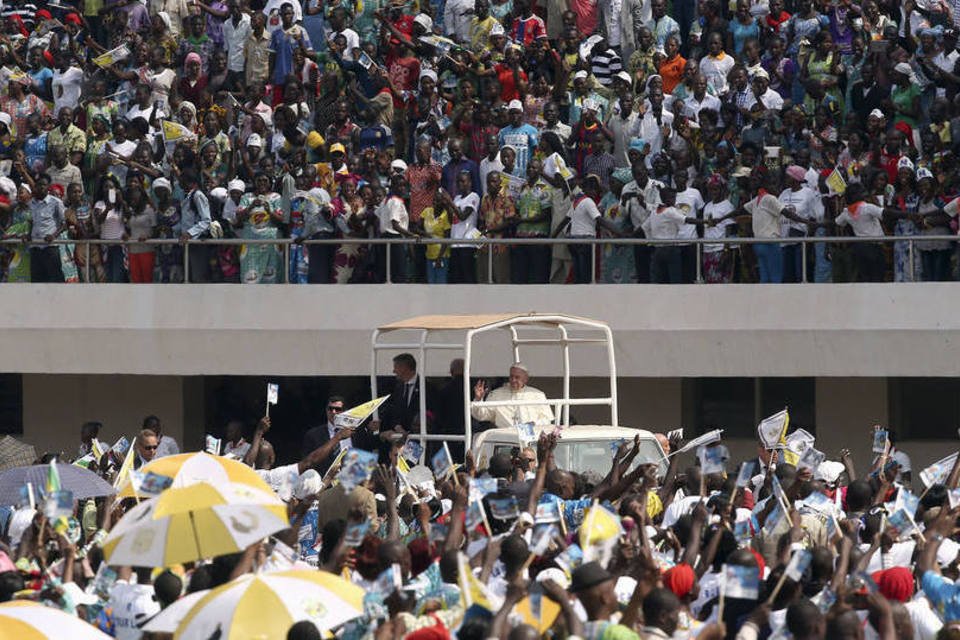 Papa encerra viagem à África com uma grande missa em Bangui