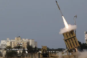 Novo ataque com mísseis procedentes do Irã ativa alarmes antiaéreos no sul de Israel