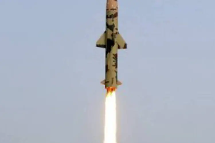 O Prithvi-II tem alcance de 150 a 350 km e pode transportar uma carga explosiva de uma tonelada
 (AFP/AFP Photo)