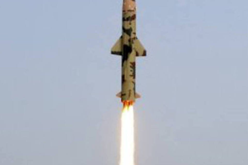 EUA faz primeiro teste completo de míssil hipersônico