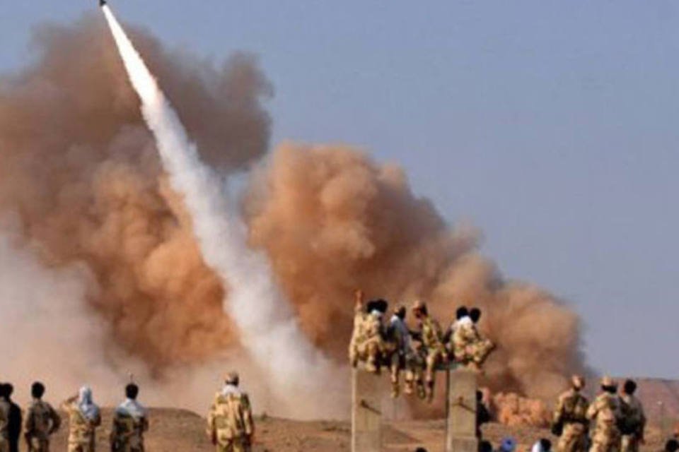 Irã lança 14 mísseis durante manobras 'defensivas'