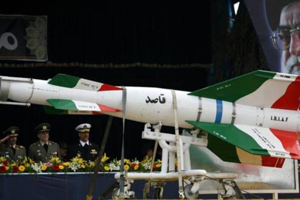Irã anuncia que testou 3 novos mísseis antiaéreos com sucesso