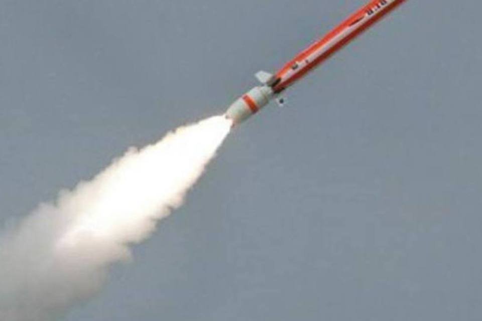 Paquistão testa míssil capaz de transportar ogiva nuclear