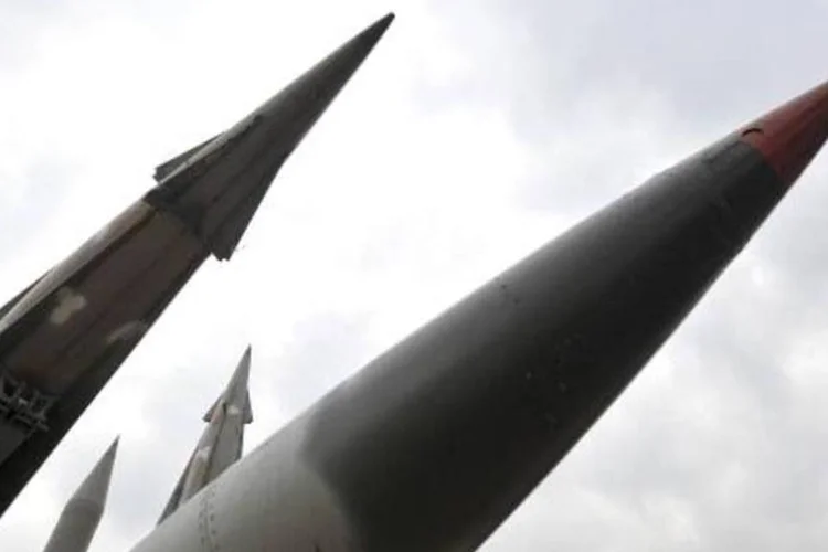 
	M&iacute;sseis: o Sosna pode eliminar todos os tipos de amea&ccedil;as a&eacute;reas, incluindo armas de alta precis&atilde;o, como m&iacute;sseis de cruzeiro
 (Kim Jae-Hwan/AFP)