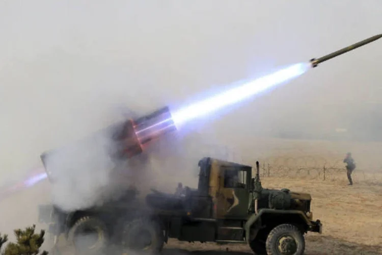 Míssil lançado durante teste militar (Lee Jong-kun/Yonhap)