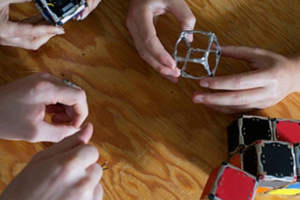 MIT cria cubos coloridos que se autoconstroem