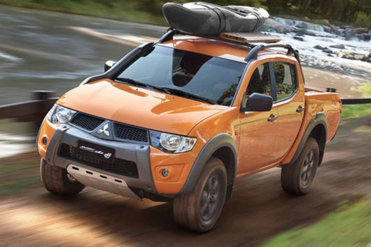 
	L200 Triton Savana Off &eacute; equipada com bloco 3.2 a diesel, oferecendo 180 cavalos de pot&ecirc;ncia e 38 mkgf de torque
 (Quatro Rodas)