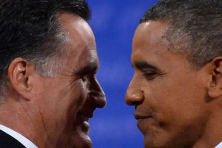 
	Barack Obama (D) e Mitt Romney se encaram no &uacute;ltimo debate presidencial dos EUA em 22 de outubro em Boca Rat&oacute;n, Fl&oacute;rida
 (Jewel Samad/AFP)