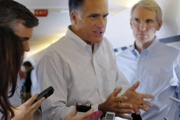 Candidato republicano Mitt Romney disse aos repórteres que será mais agressivo nos últimos dias de campanha (Brian Snyder/Reuters)
