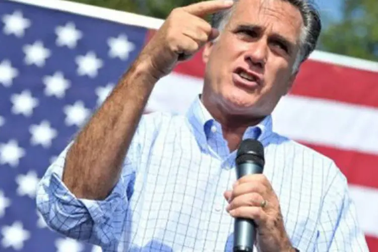 
	O candidato republicano &agrave; Casa Branca, Mitt Romney, em campanha: ataque tamb&eacute;m ao or&ccedil;amento do pa&iacute;s para defesa
 (Nicholas Kamm/AFP)