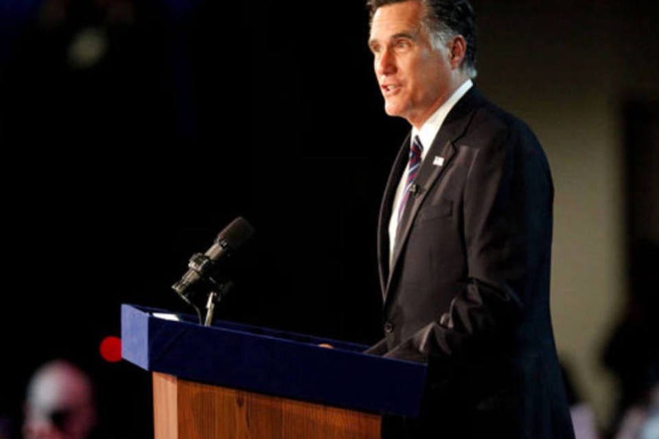 Romney lidera para ser candidato, bateria Hillary em eleição