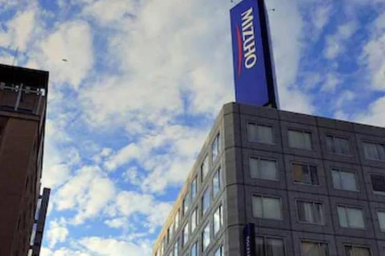 
	Mizuho Financial Group: Mizuho est&aacute; envolvido em um esc&acirc;ndalo, desde o ano passado, por empr&eacute;stimos feitos a membros do crime organizado atrav&eacute;s de uma afiliada de servi&ccedil;os financeiros para consumidores
 (Wikimedia Commons)