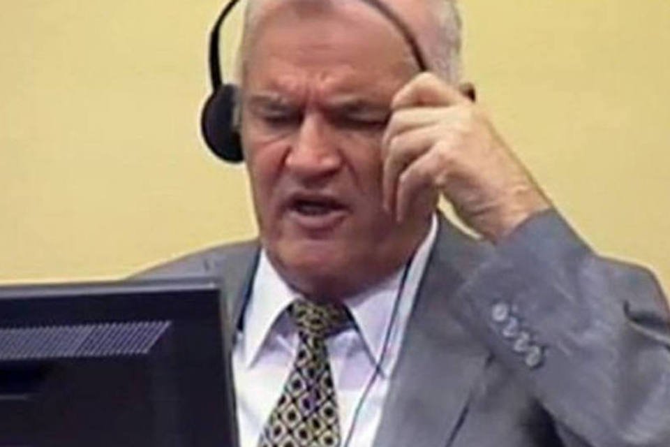 Mladic se nega a afirmar se é culpado ou inocente