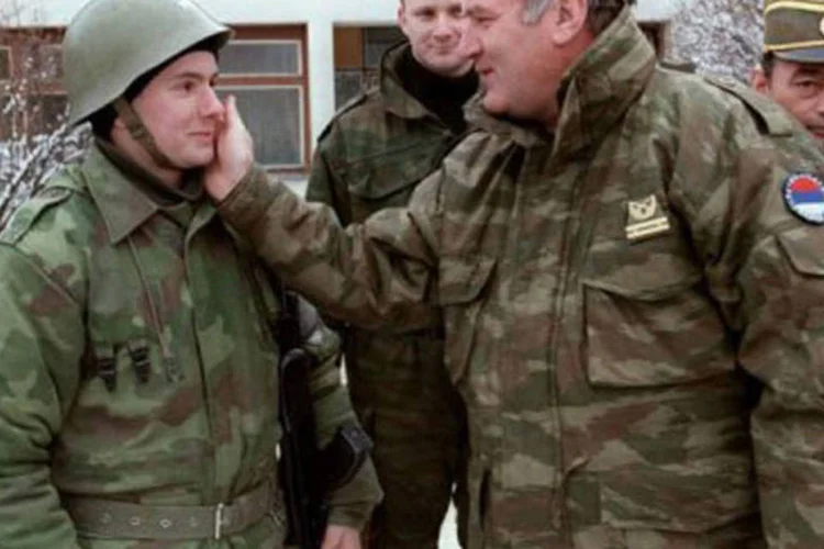 Ratko Mladic durante a guerra da Bósnia: crimes contra a humanidade (Pascal Guyot/AFP)