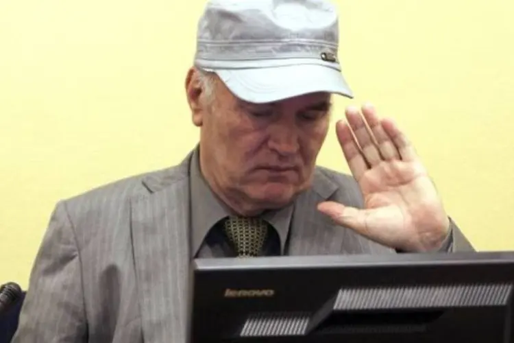 Perante o comportamento de Mladic, o juiz chamou a equipe de segurança para que lhe tirassem da sala (Serge Ligtenberg/Getty Images)