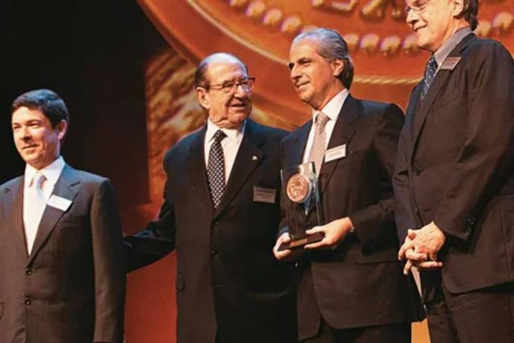 Roberto Civita, da Abril, entre Gilson Krause, Luiz Fernando Rudge e Luiz Ernesto Gemignani, da Promon: momento de festa e de reflexão