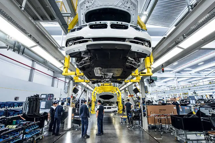 Fabrica de carros: produção caiu 8,3 por cento em setembro sobre agosto, para 247,3 mil carros, comerciais leves, caminhões e ônibus, mas avançou 10,9 por cento no comparativo com um ano antes. (Germano Luders/Exame)