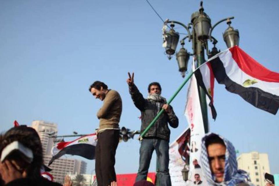Egito: centenas de manifestantes acampados na Praça Tahrir