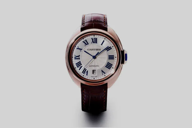 Clé de Cartier traz traços setentistas e conta com sua coroa em formato quadrangular (WatchTime Brasil)