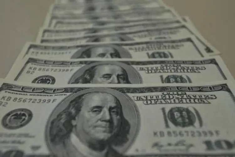 
	Notas de d&oacute;lar: o d&oacute;lar &agrave; vista no balc&atilde;o subiu 0,43%, a R$ 3,068
 (Arquivo/Agência Brasil)