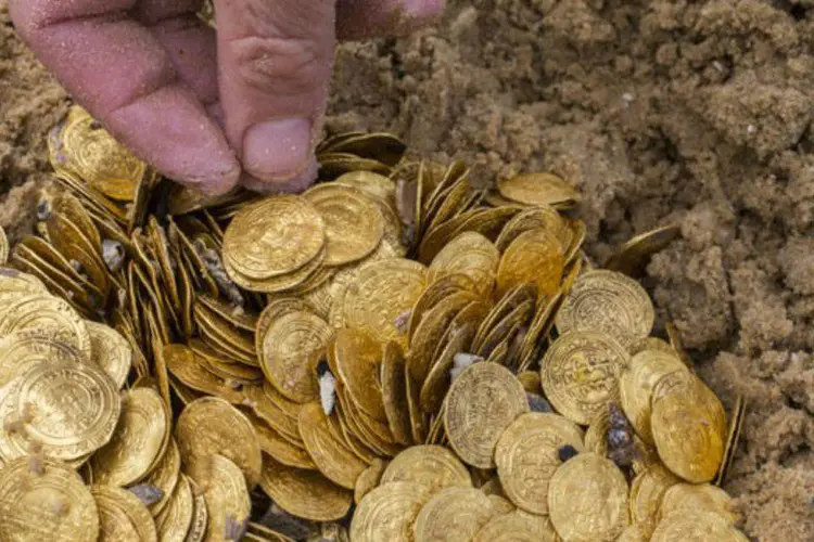 
	Moedas de ouro: no final de junho, o estado tinha 1.658 toneladas de ouro, anunciou o Banco Central chin&ecirc;s
 (AFP/ Jack Guez)