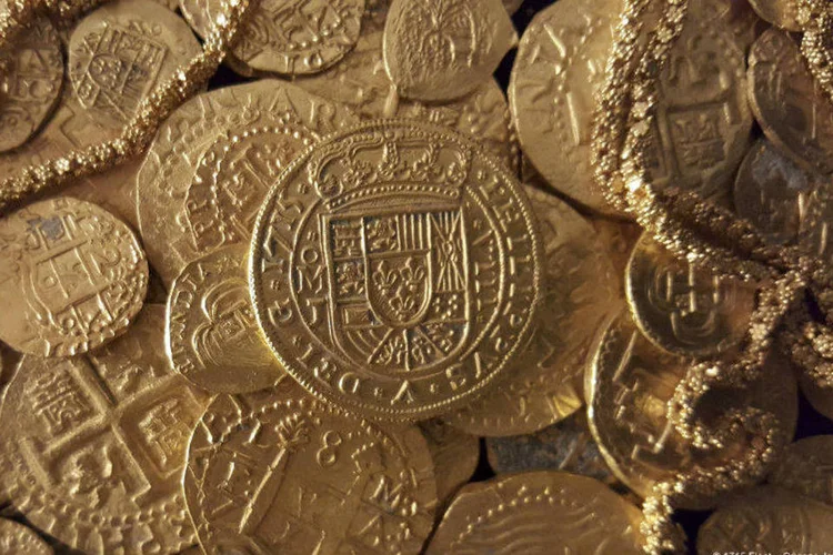 
	Moedas de ouro: o mercado do ouro &eacute; sens&iacute;vel &agrave;s taxas de juros nos EUA, que t&ecirc;m impacto sobre o pre&ccedil;o do d&oacute;lar e, consequentemente, sobre os pre&ccedil;os do metal
 (/1715 Fleet - Queens Jewels LLC/Handout via Reuters)