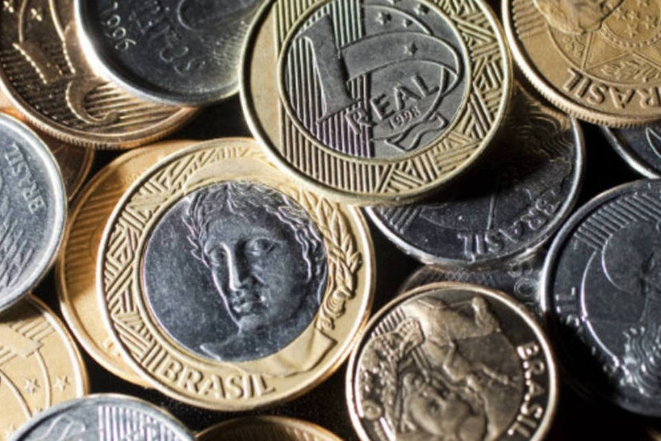 Dinheiro: pilhas de moedas de real (Andrew Harrer/Bloomberg)