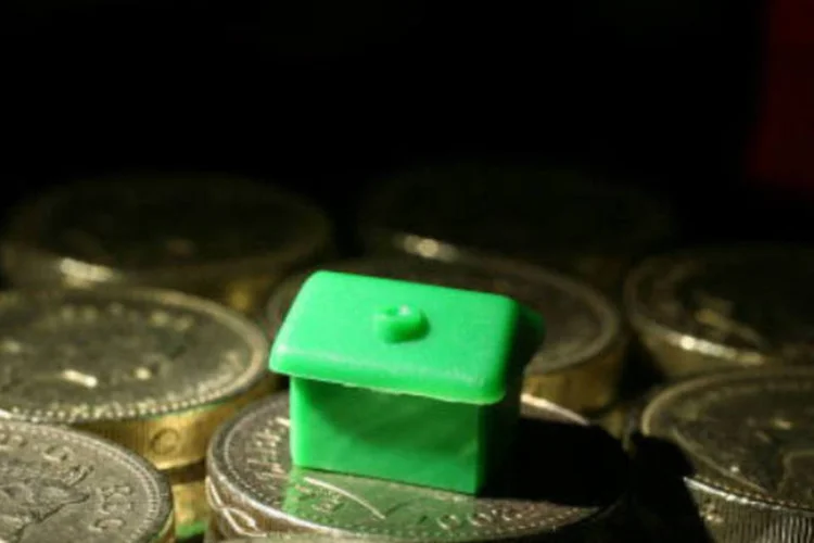 
	Moedas e casinha: segundo entidades, cerca de 45% dos contribuintes paulistanos ser&atilde;o atingidos pelo aumento m&aacute;ximo previsto para o IPTU em 2014
 (Getty Images)