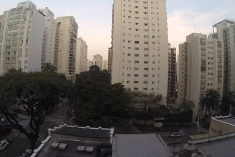 
	Moema, S&atilde;o Paulo: a solu&ccedil;&atilde;o encontrada foi a instala&ccedil;&atilde;o de comportas e bombas hidr&aacute;ulicas nas garagens
 (Reprodução/YouTube)