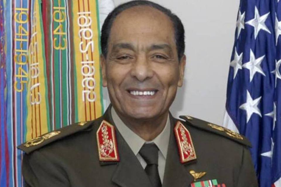 Ministro da Defesa egípcio visita praça Tahrir